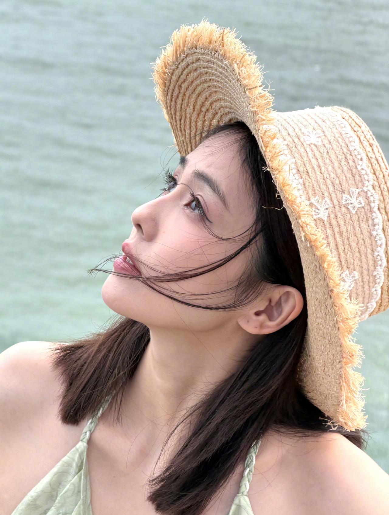 白鹿超话  🦌白鹿王韵娜 🦌白鹿我那菜市场卖鱼的白月光 

你是我荒漠里的雨