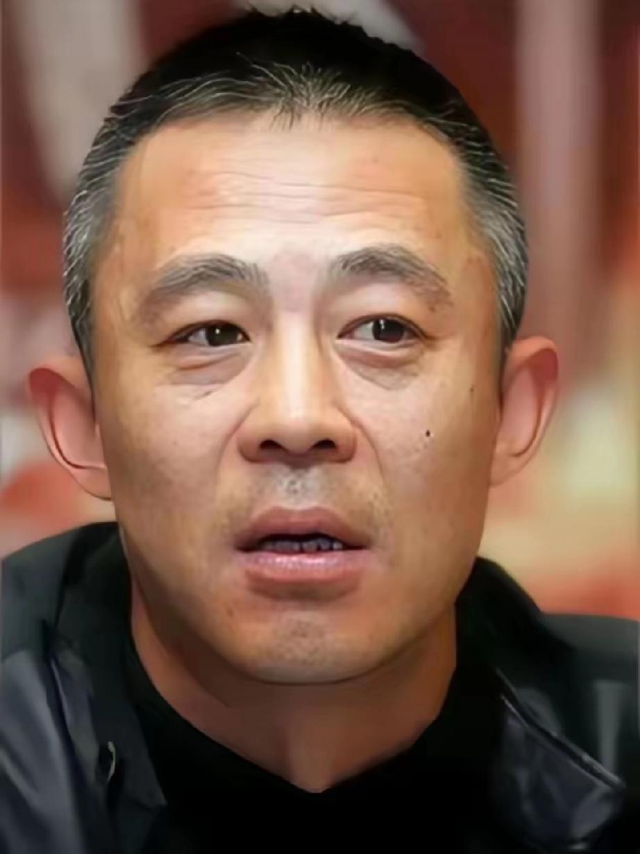 标题：58岁侯勇三婚得子，三段婚姻引热议，中年的婚姻到底是什么？
 
说起侯勇，