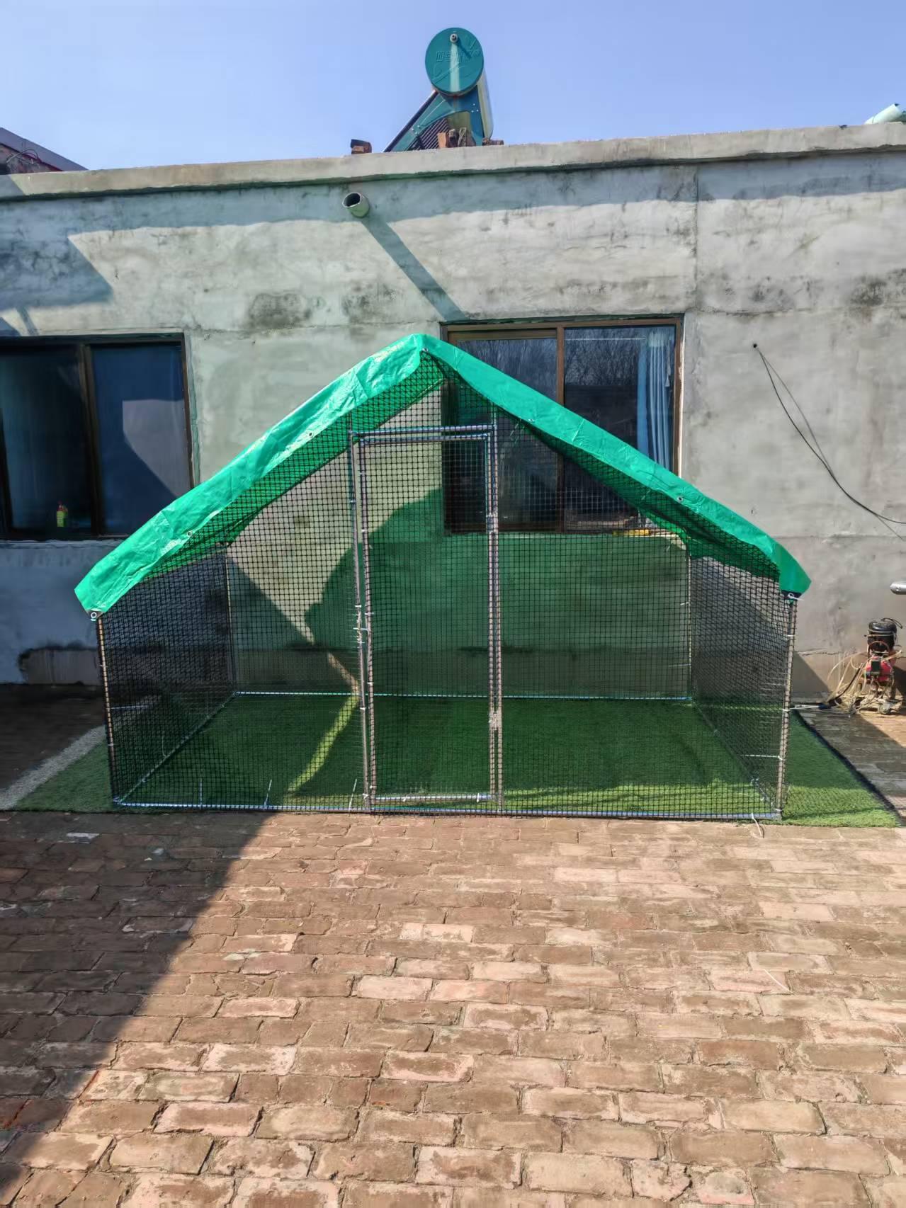 一个来自国内的鸡笼子，一个来自国外的鸡笼子，朋友们你们更喜欢哪个呢？果然论手艺还