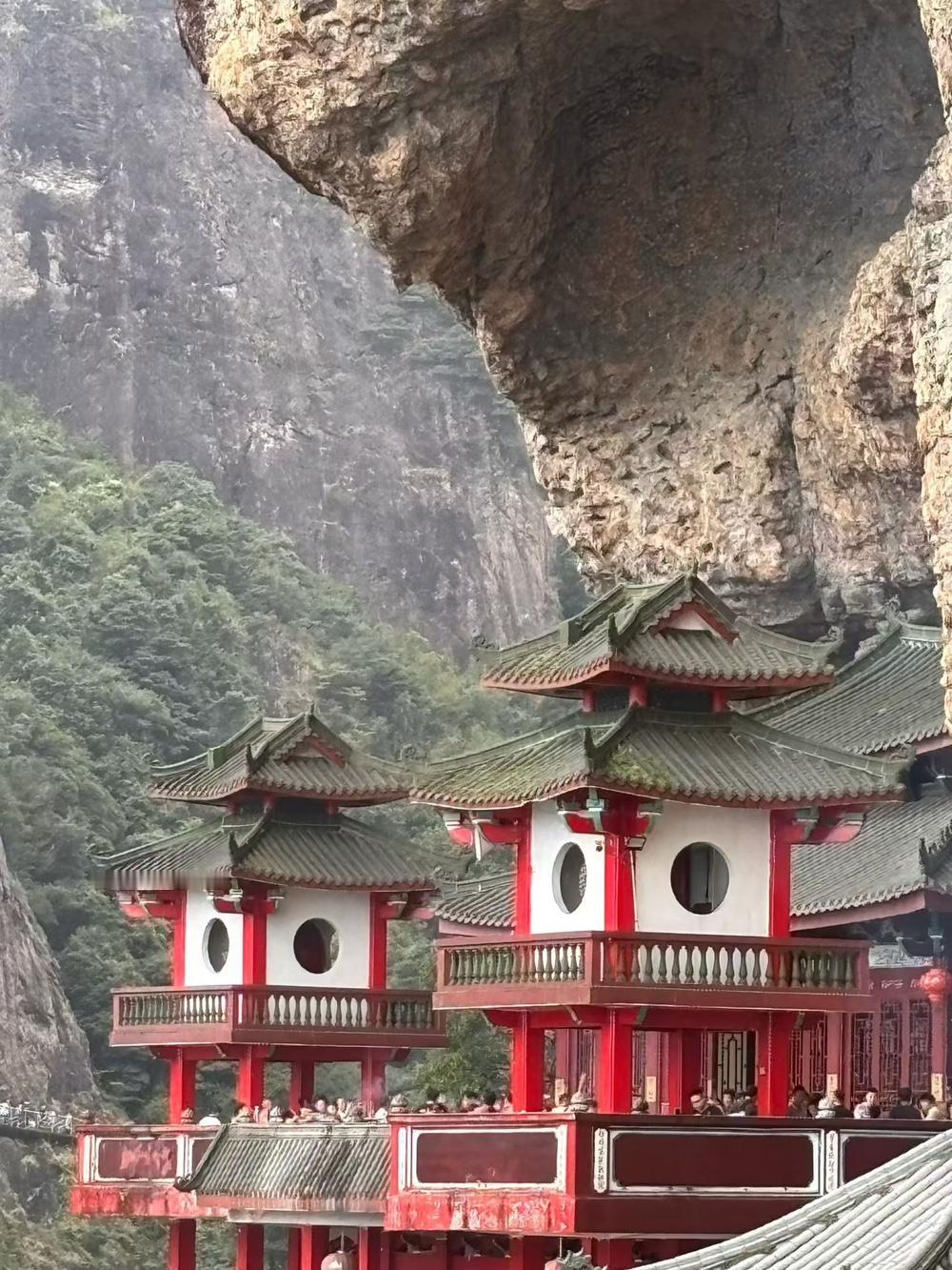 全世界都知道中国人放假了！假期出游一头懵，华为小艺显神通！

国庆黄金周，全国开
