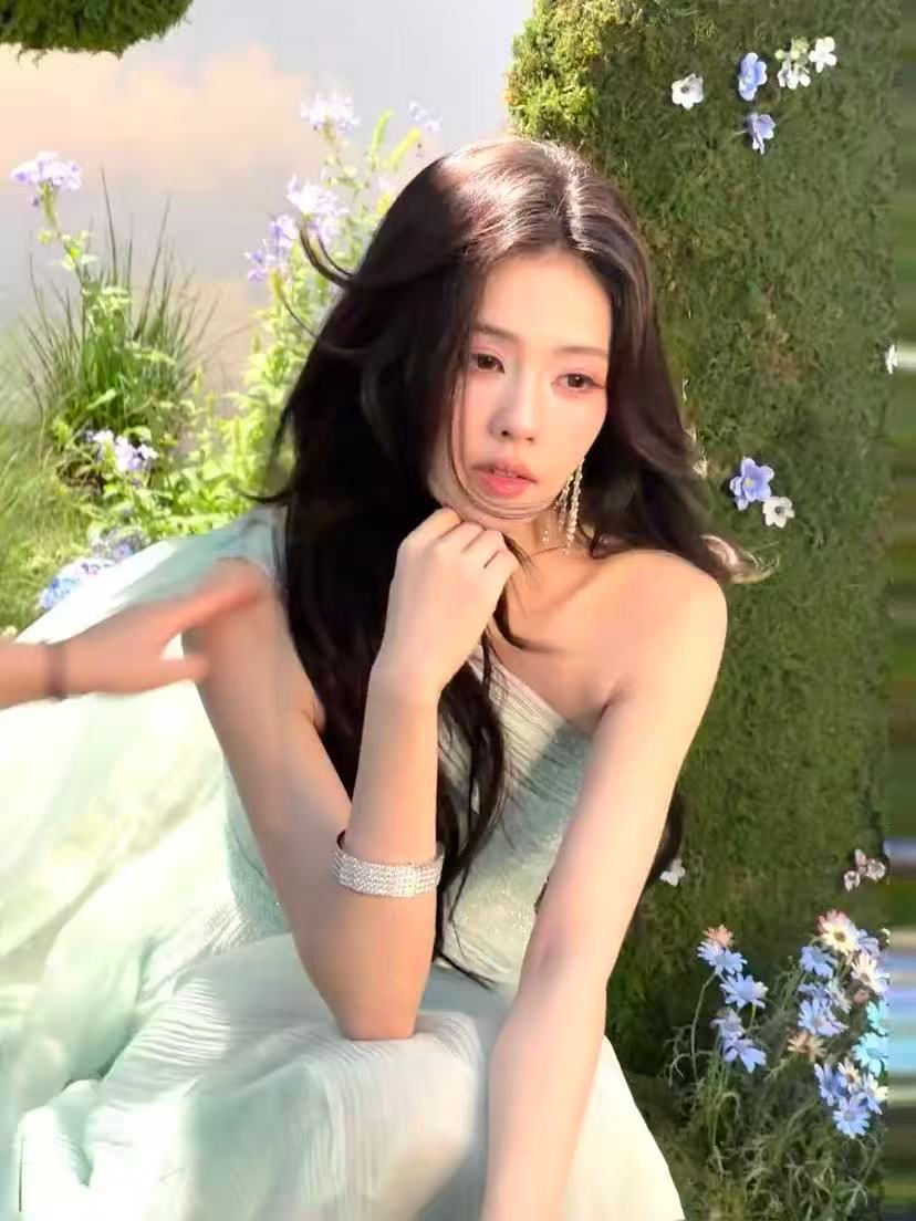 白鹿 🍐白鹿叶璃 ﻿ 🍐白鹿 愿你像蒲公英不被约束 飞往你所向往的地方