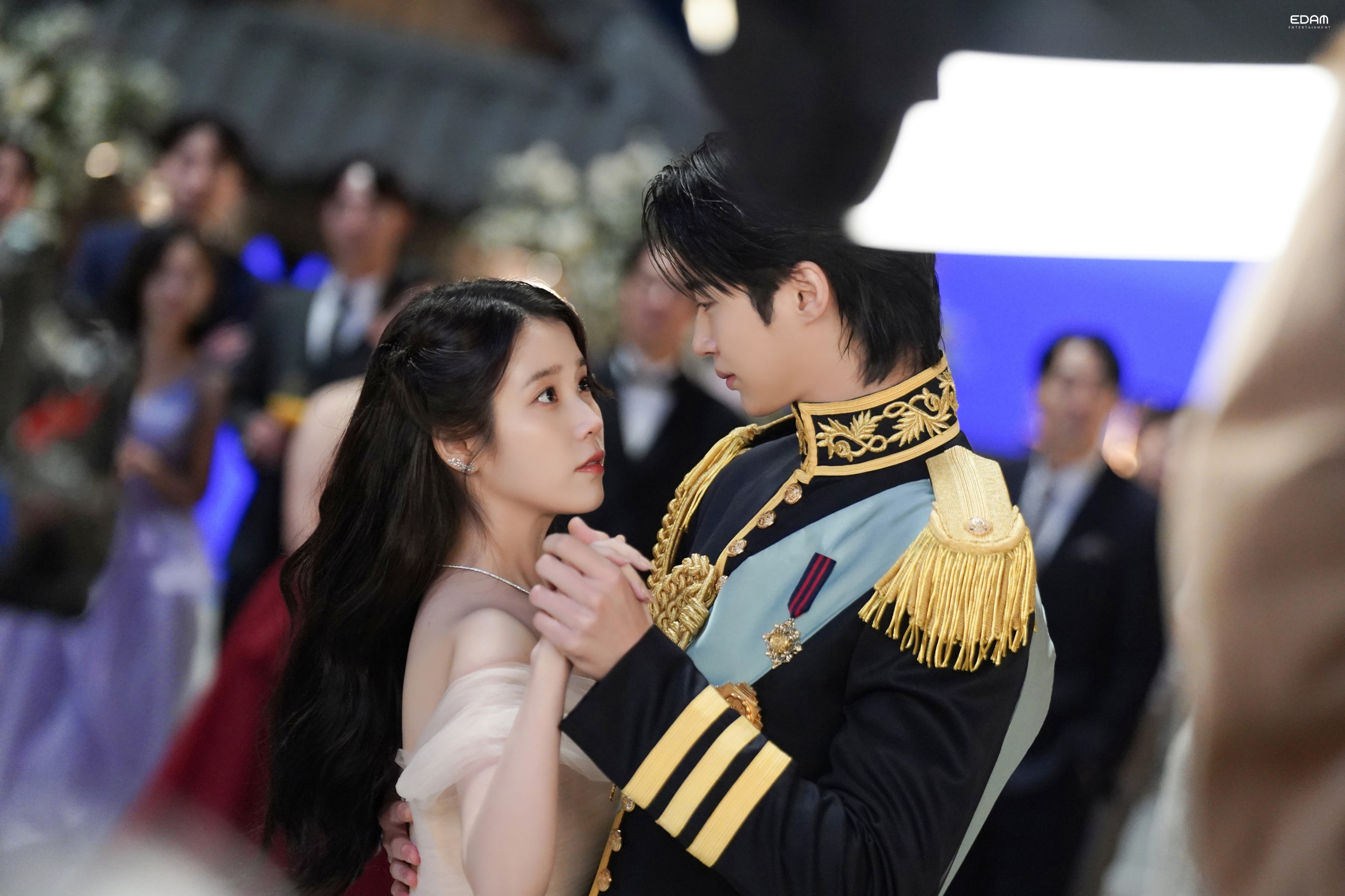 260427 IU官方更新《21世纪大君夫人》花絮图Part.1 