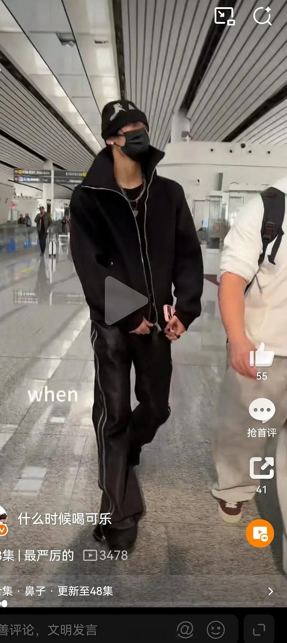 张峻豪在机场被ss拉开了裤子的拉链…为什么楼的私生会这么猖狂啊？！🙉 