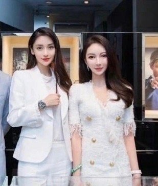 Angelababy杨颖和叶珂还曾经同框过，当时谁能想到合影的两人，一个变成了黄