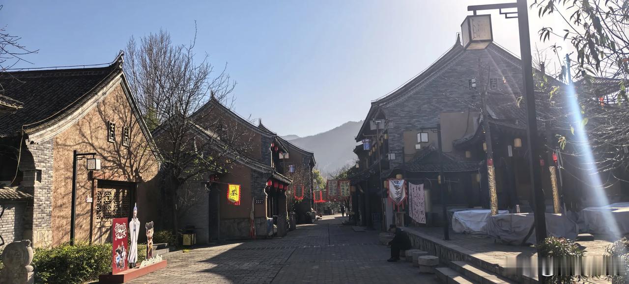 西安临潼的贾平凹文学馆要拍卖了？

中午吃饭的时候，刷视频看到临潼的贾平凹文学馆