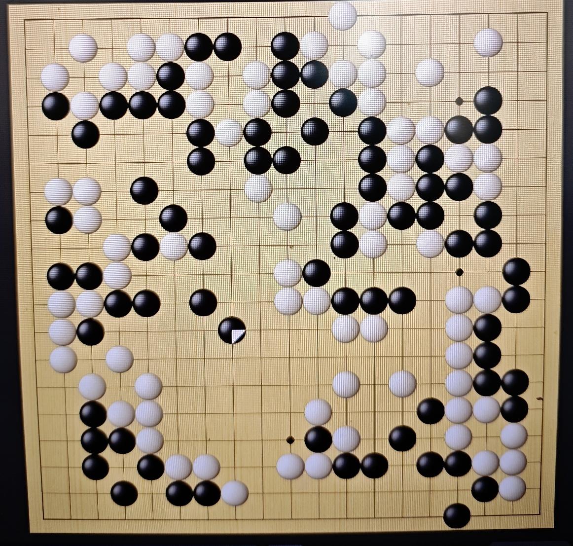 “农心杯”围棋擂台赛
     杨鼎新～余正麒
    杨鼎新“艺高人胆大”，对