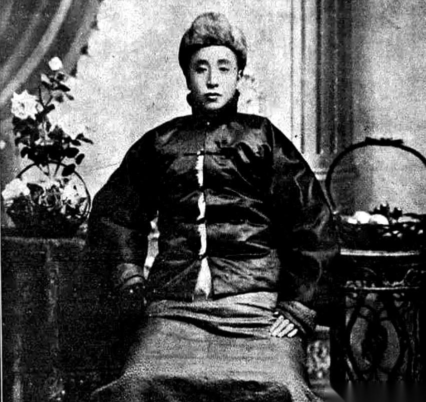 1901年深秋，辽西姜家屯，常家大院的门槛快被踩烂了。
海沙子派人送来一封绑票信