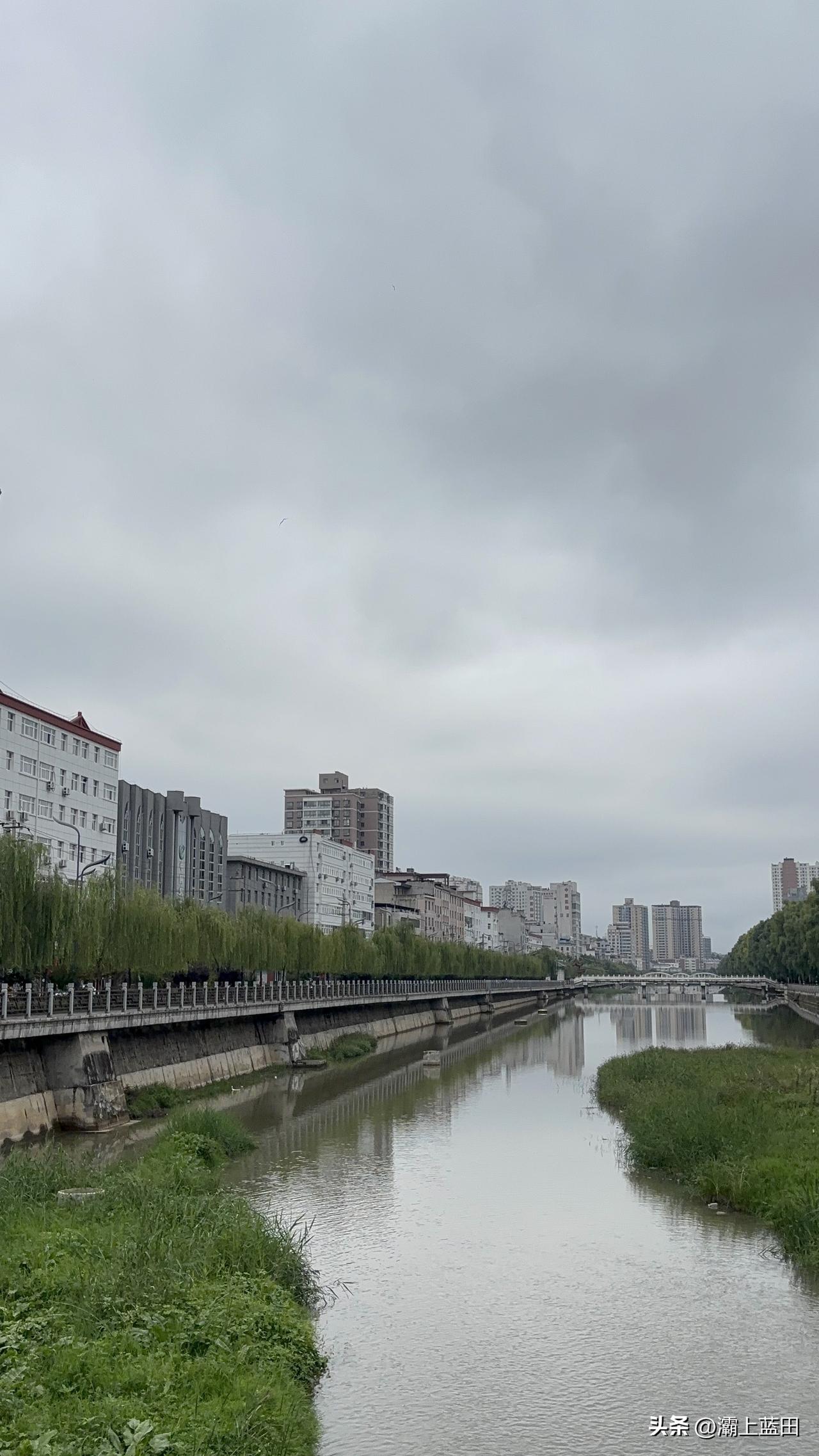 洛南县城来过三次了，感觉这县城比咱蓝田建的好，洛南县城面积看着不小，实力在商洛的