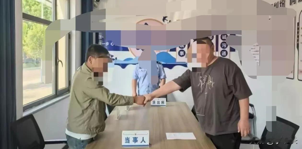 家人们！开车路上的“路怒症”能有多离谱？今天给大家聊聊山西运城河津的故事。河津俩