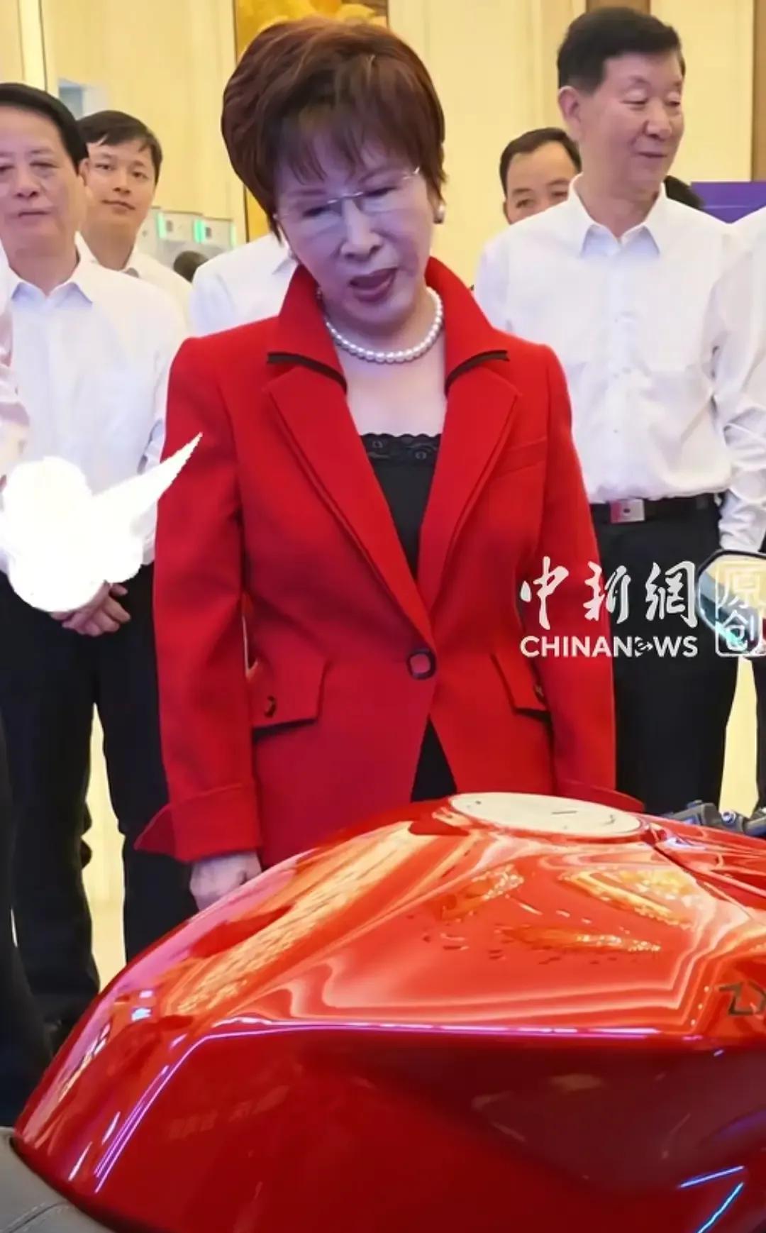 “没收一台，就再送一台，送到统一为止。”这句带着几分江湖气的承诺，在重庆“台湾周