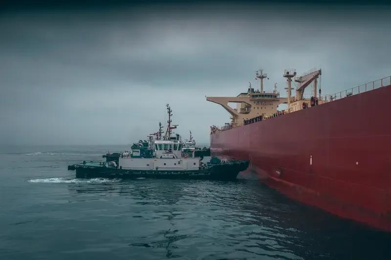 美国也太嚣张了！竟敢在公海武装劫持运往中国的委内瑞拉石油，这和强盗有什么两样？在