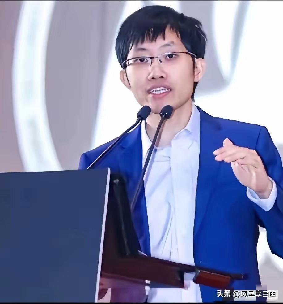 梁文锋这事，把A股的老底都掀了

最近那个搞DeepSeek的梁文锋，算是彻底被