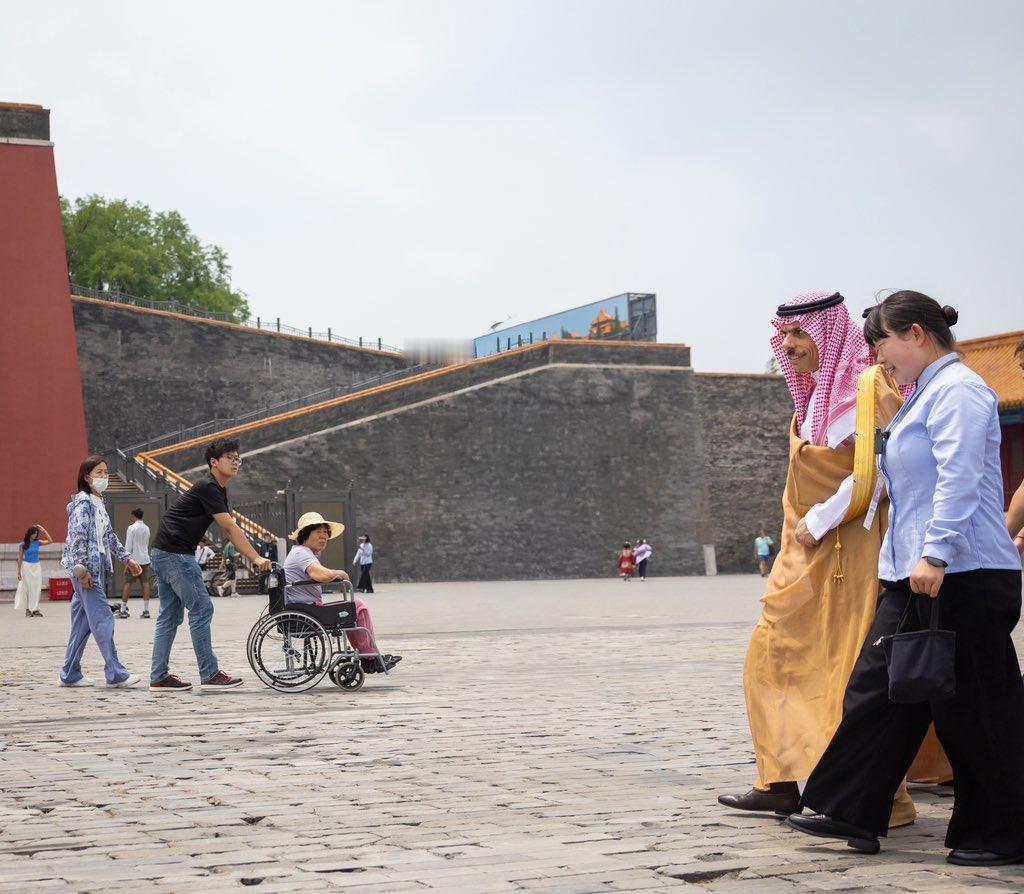 7月1日，沙特外交大臣费萨尔亲王在访问中国期间，专程参观了故宫。那么，如何看待故