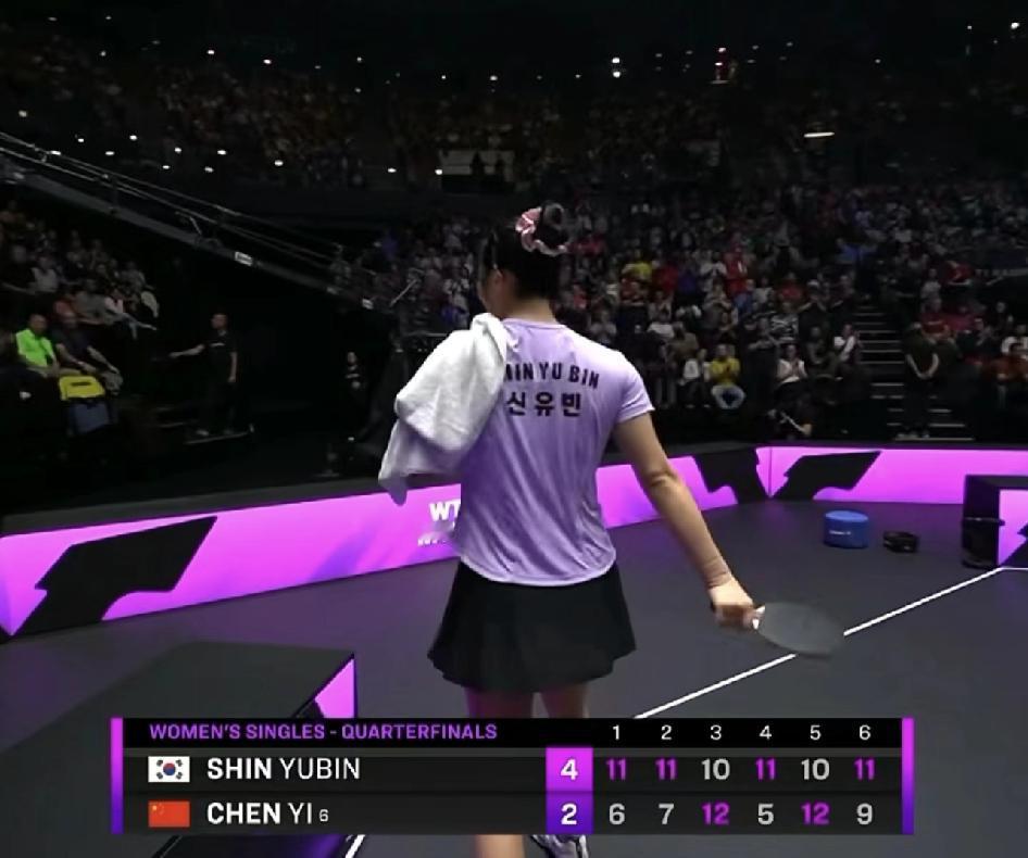 申裕斌4:2陈熠。

这跟小不小将有啥关系嘛！重点在，申的反手快撕结合她非常稳定