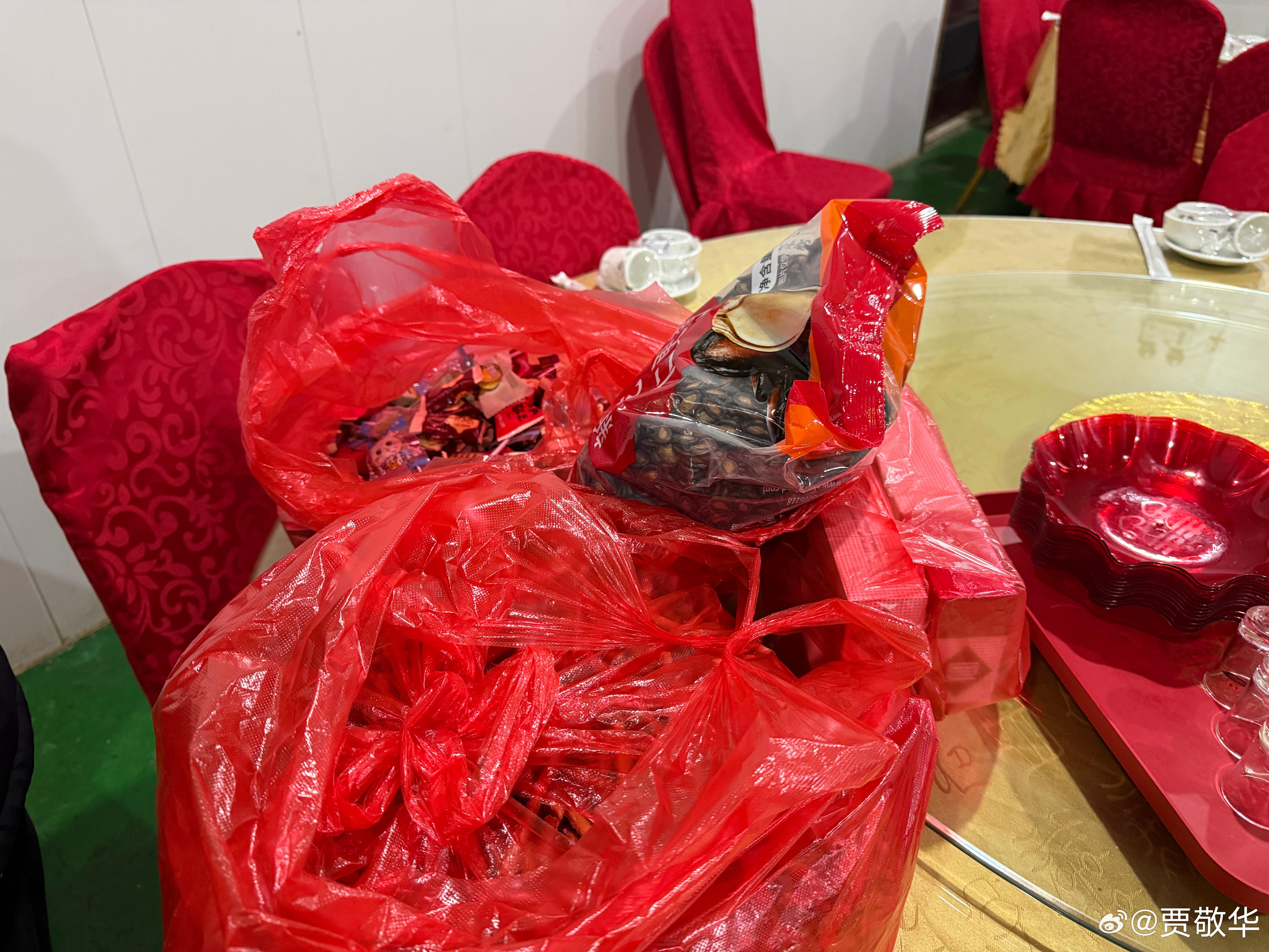 大席还没开始，先吃一颗糖。 