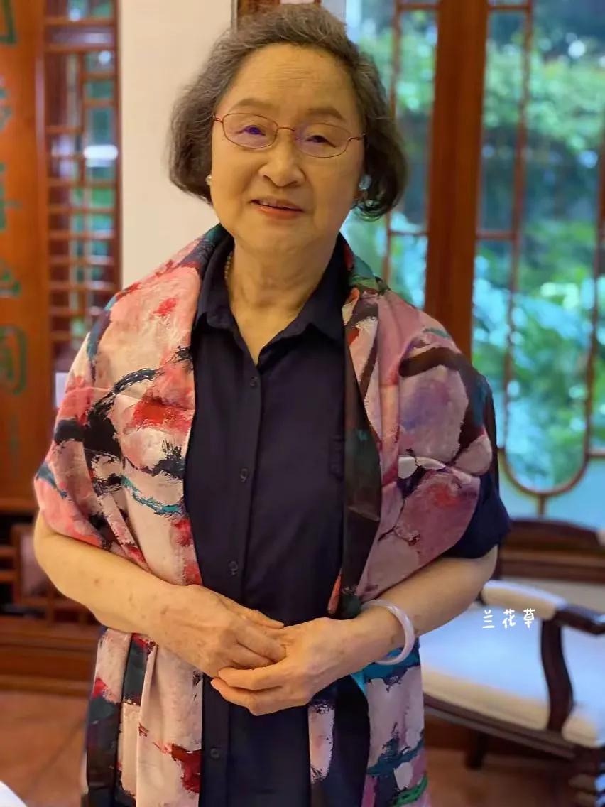 今昔姚锡娟。
最早知道姚锡娟，是在上世纪八十年代，我国引进日本电视剧《排球女将》