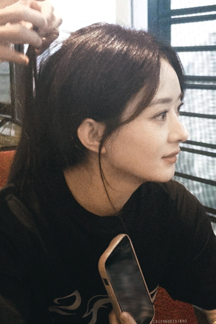赵丽颖[超话] 🍃赵丽颖          /🍃周一愉快[给你小心心] ​ 