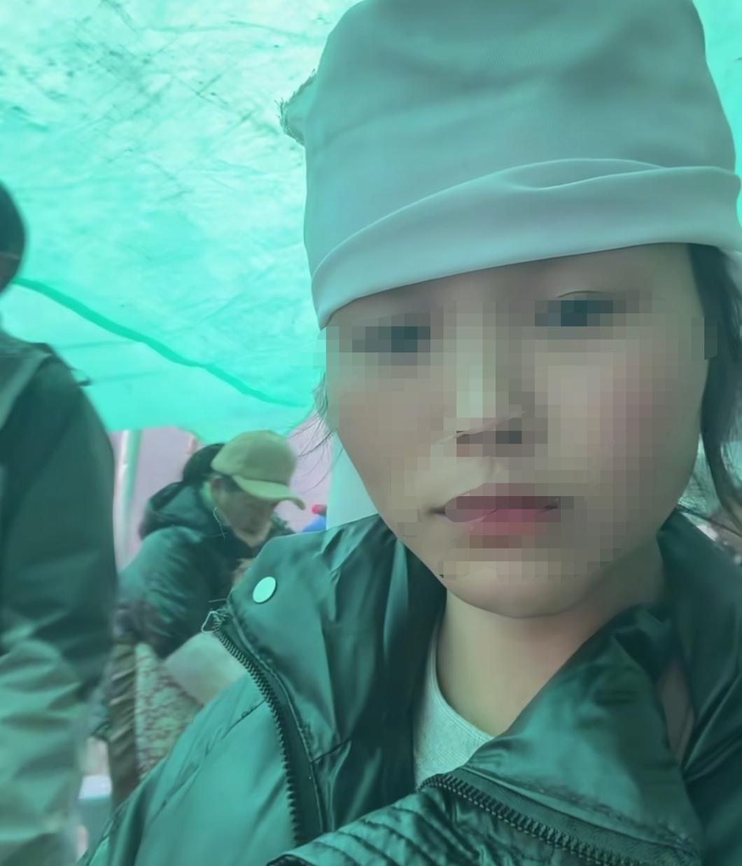 凌晨一声鞭炮响，全村人都来了：17岁女孩22天内失去双亲

凌晨一点三十六分，湖