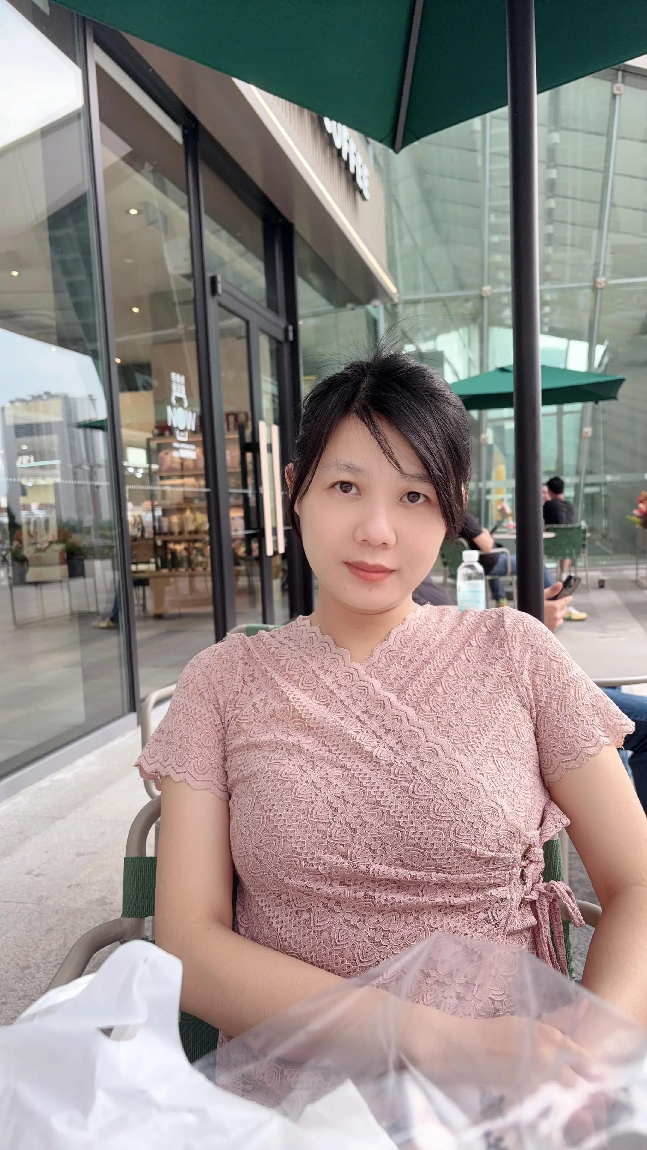 五一见一面吧，我穿裙子，你带花，你愿意吗。