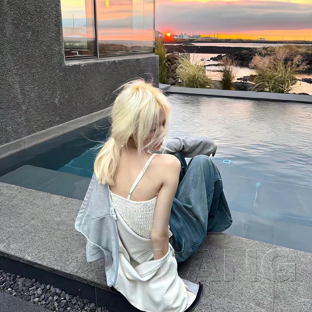 你分手后第一件事 就是把之前删掉的女生重新加回来 ​​​