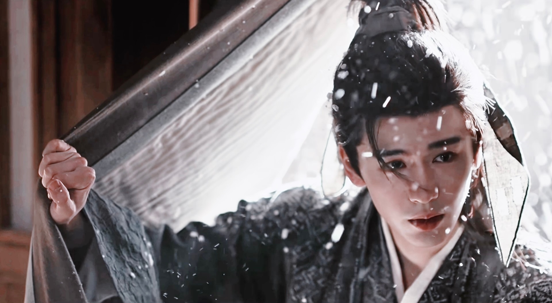 门帘撩开谢征帅我一大跳张凌赫谢征逐玉