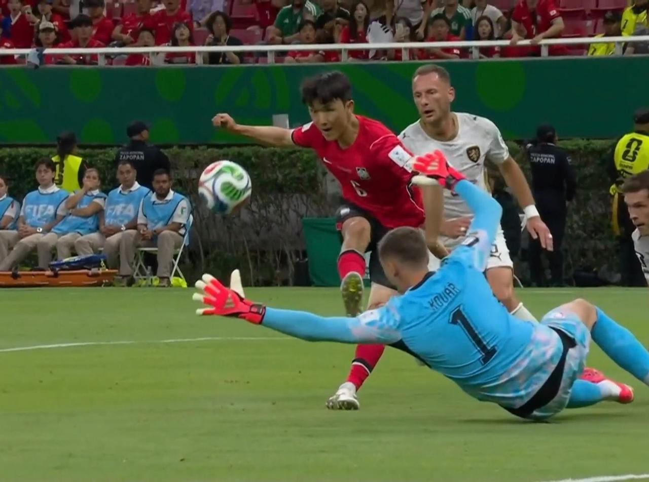 韩国2-1逆转捷克拿下世界杯开门红
 
美加墨世界杯A组首轮，韩国对阵捷克。捷克