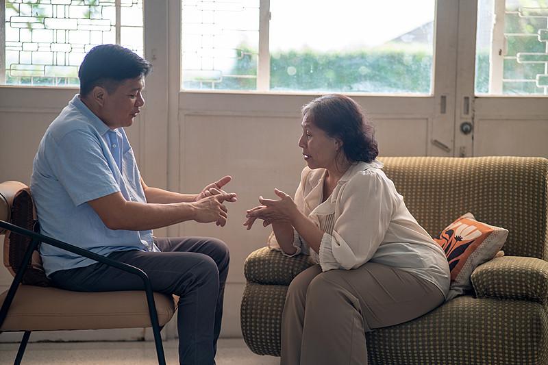 他谎称住院借钱，妻子求遍亲戚无人理，回家后一句话让所有人沉默！

最近听到一件事