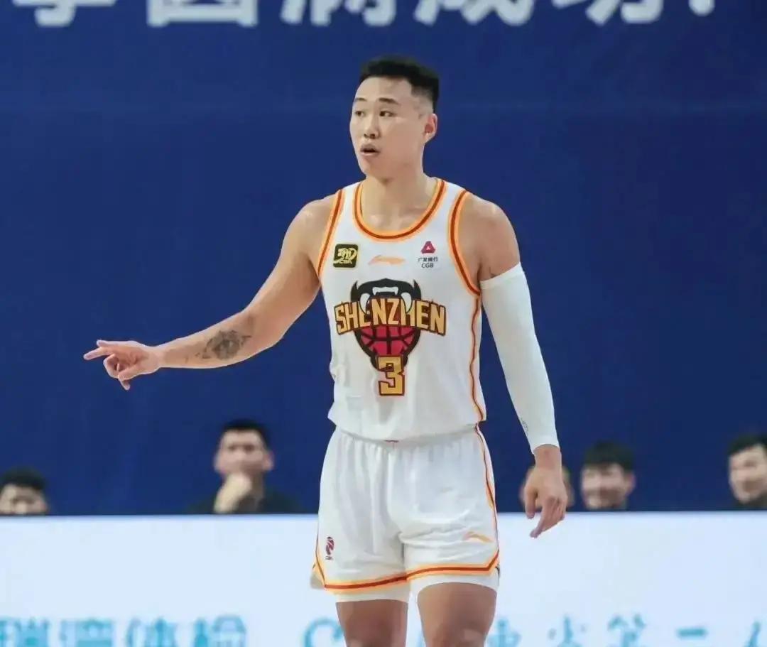 93-90，辽宁被绝杀
 
周鹏最后1.2秒接球出手，灯亮球进。深圳替补席冲进场