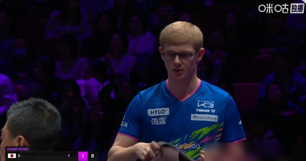 你敢信？重庆主场嘘声炸到121分贝，松岛辉空3-1握赛点直接被打懵崩盘！
19