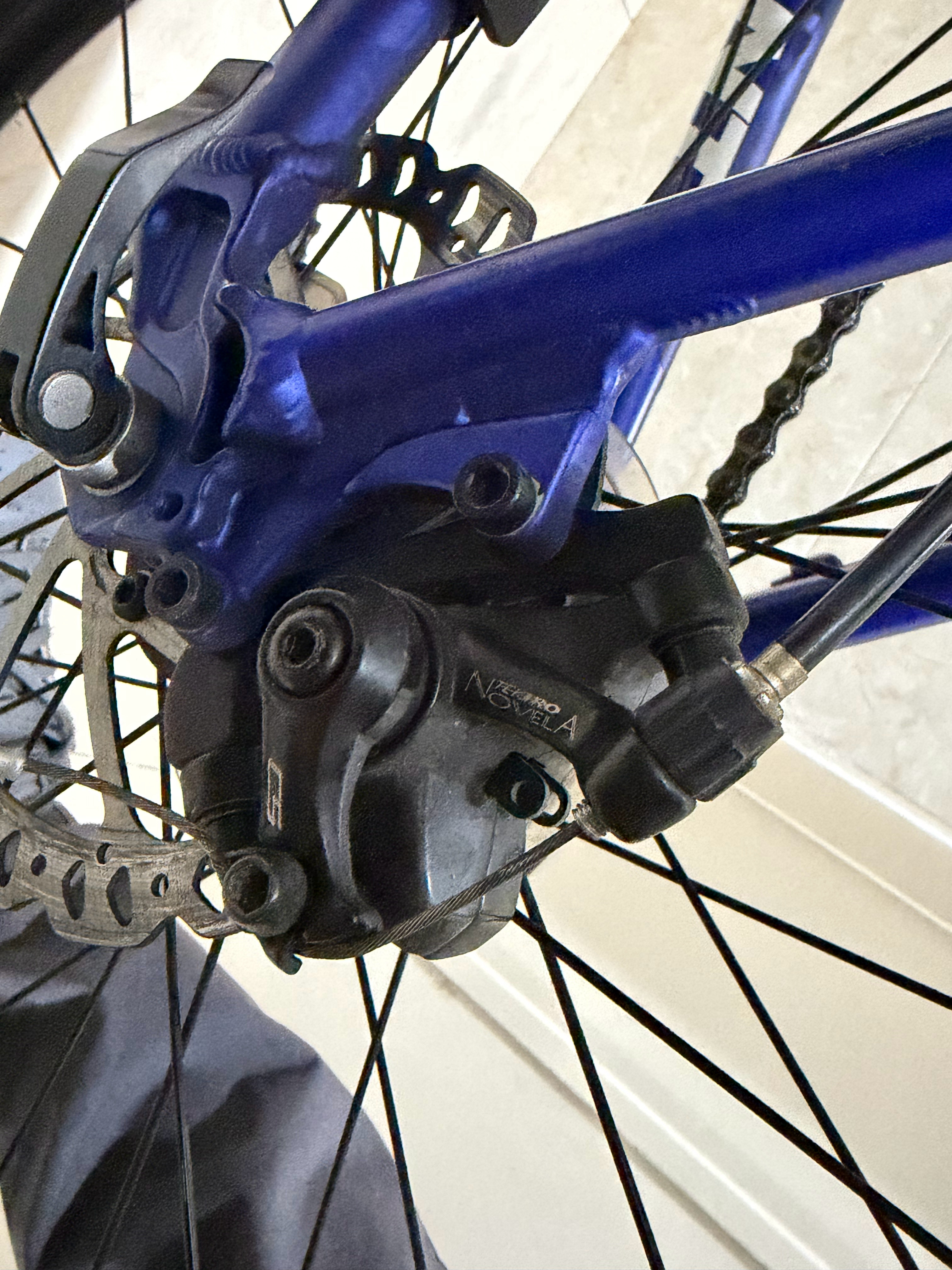 开始改改山地车，先从刹车入手说这个铜基的来令片，声音大，像气喇叭嘿，这个好，刚好