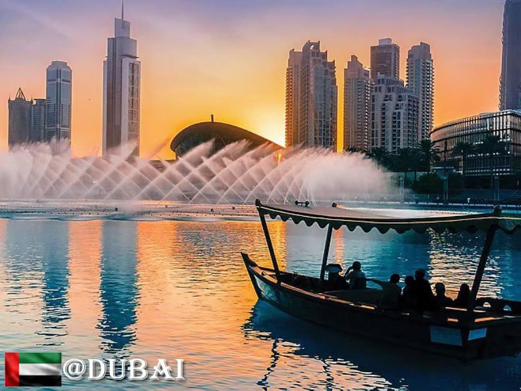 由于新加坡的居留政策更为严格，富裕的中国人纷纷移居迪拜——海湾地区的家族办公室数