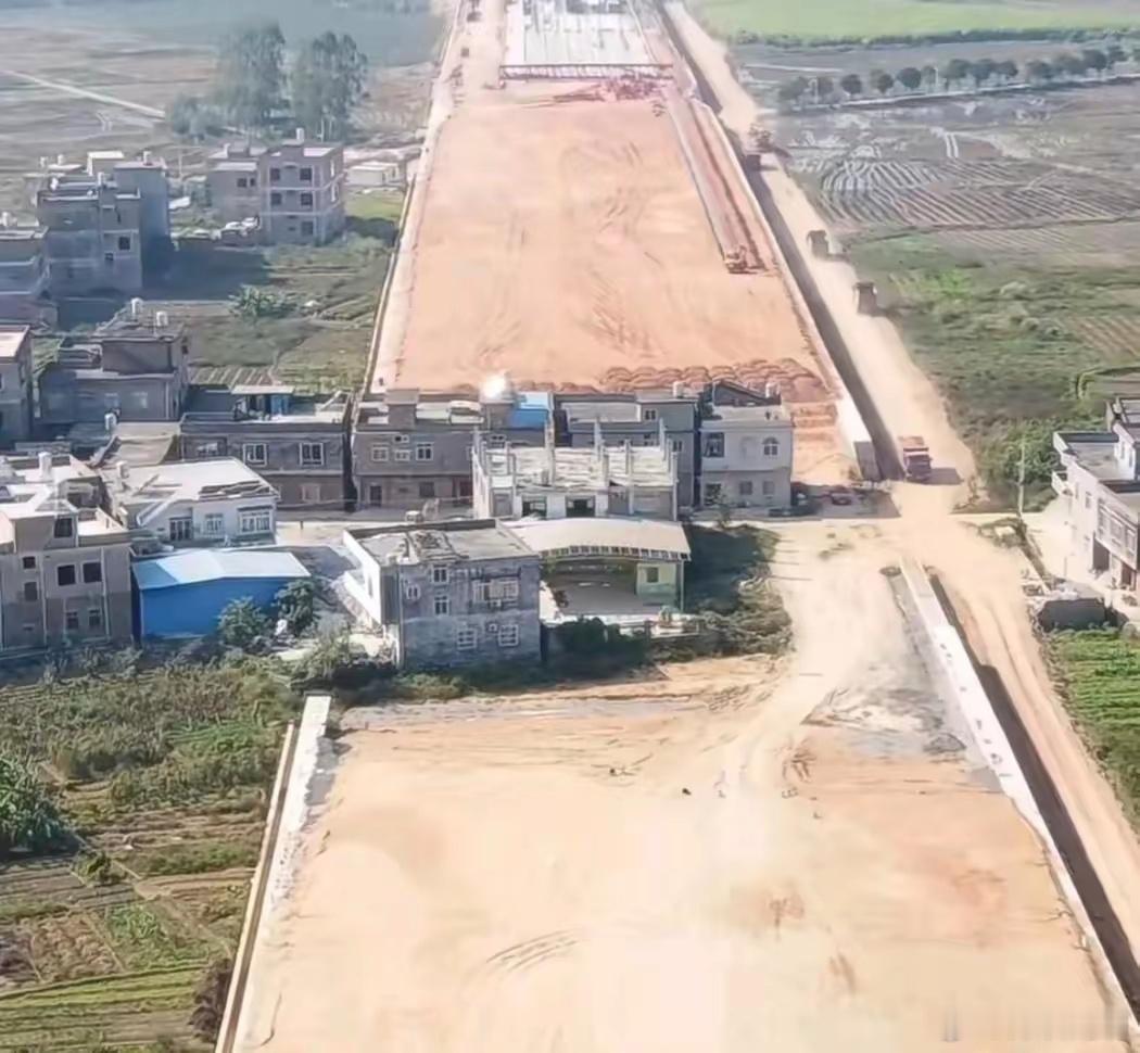 有些地方穷，不是无缘无故。[黑线][汗] 