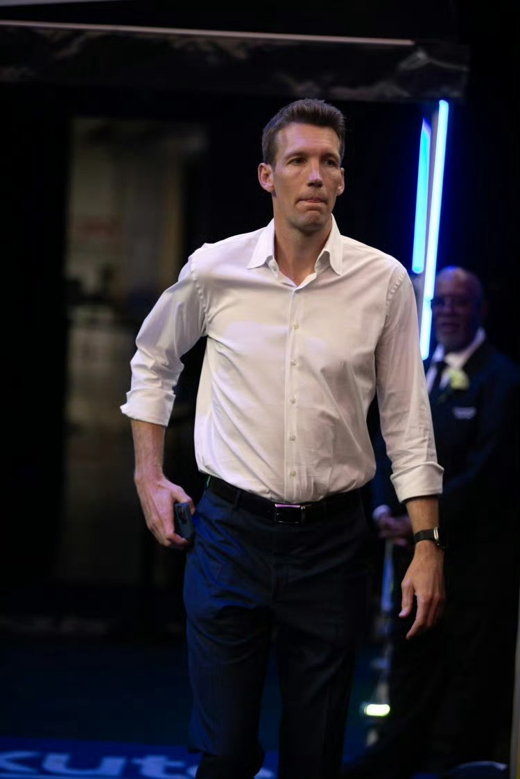 阿里纳斯：如果你是金州勇士队，现在你们手里拿的是乐透签。我为什么要打进季后赛呢？