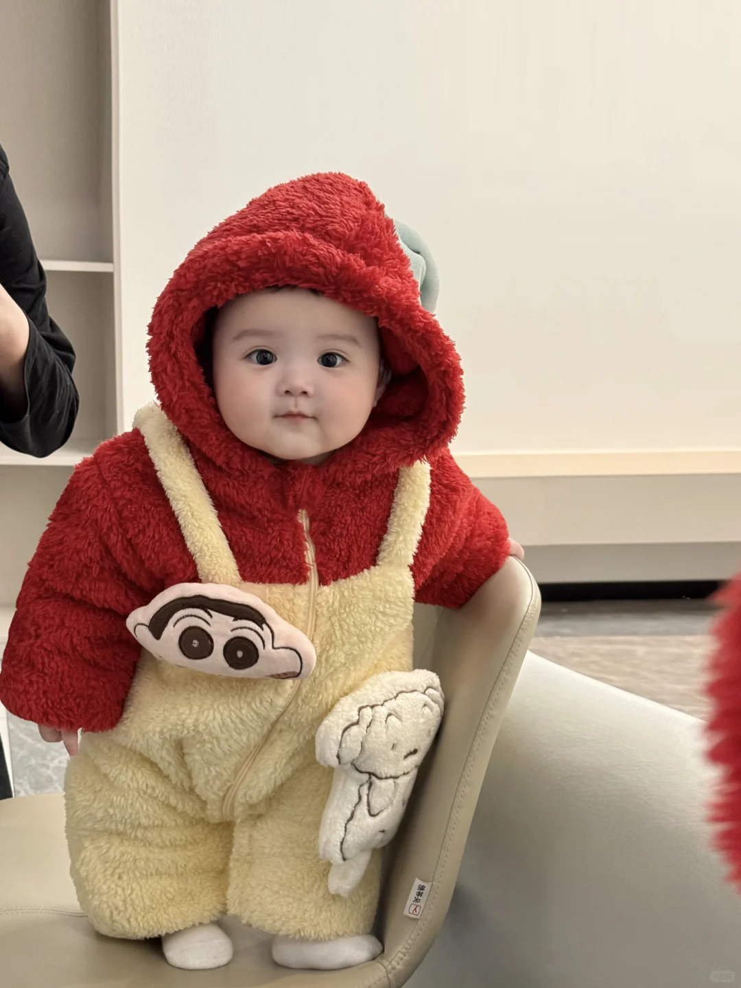 好喜欢我的胖宝宝，真像一个小手办呀～