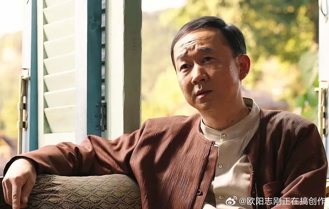 李晓川现在已经是各种影视剧里面的固定配角了，不帅，不是型男，纯路人脸，看上去松松