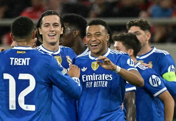 阿隆索的小球会思维误导了皇马，这样踢下去，皇马注定毫无前途！
面对弱旅，皇马依靠