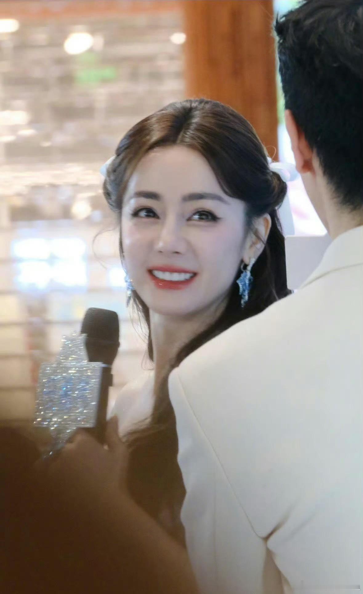 我的女孩永远阳光明媚迪丽热巴深V开到腰了