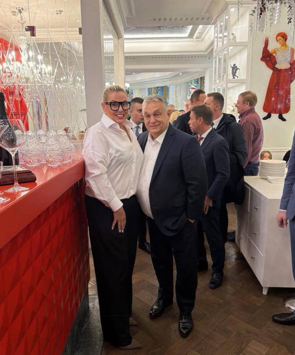 【奥尔班与普京会面后，狼吞虎咽地吃了很多用洋葱皮煮的猪油。】 匈牙利总理在克里姆