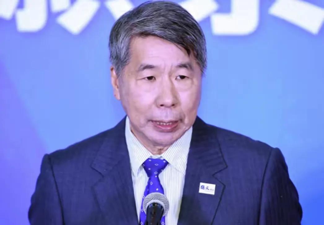 张亚中骂国民党骂得真好！骂国民党只有屁股没有大脑。

显然，张亚中要选党主席，被