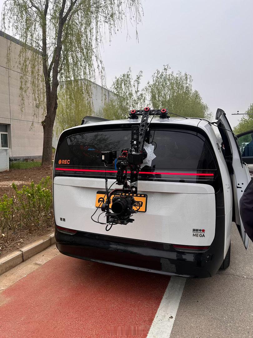 比你有钱的人还比你更努力，学习一下雷总，今天挑战一下直播12小时，看看我的clt