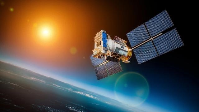 中国搞北斗系统时，美国曾扬言必要时可击毁北斗卫星。可当中国用导弹清理了自己废弃的