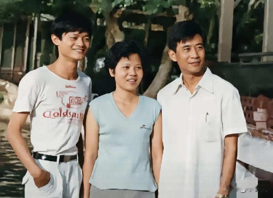马云年轻时的照片，爸妈长得都好看阿里ceo马云 马云经典金句