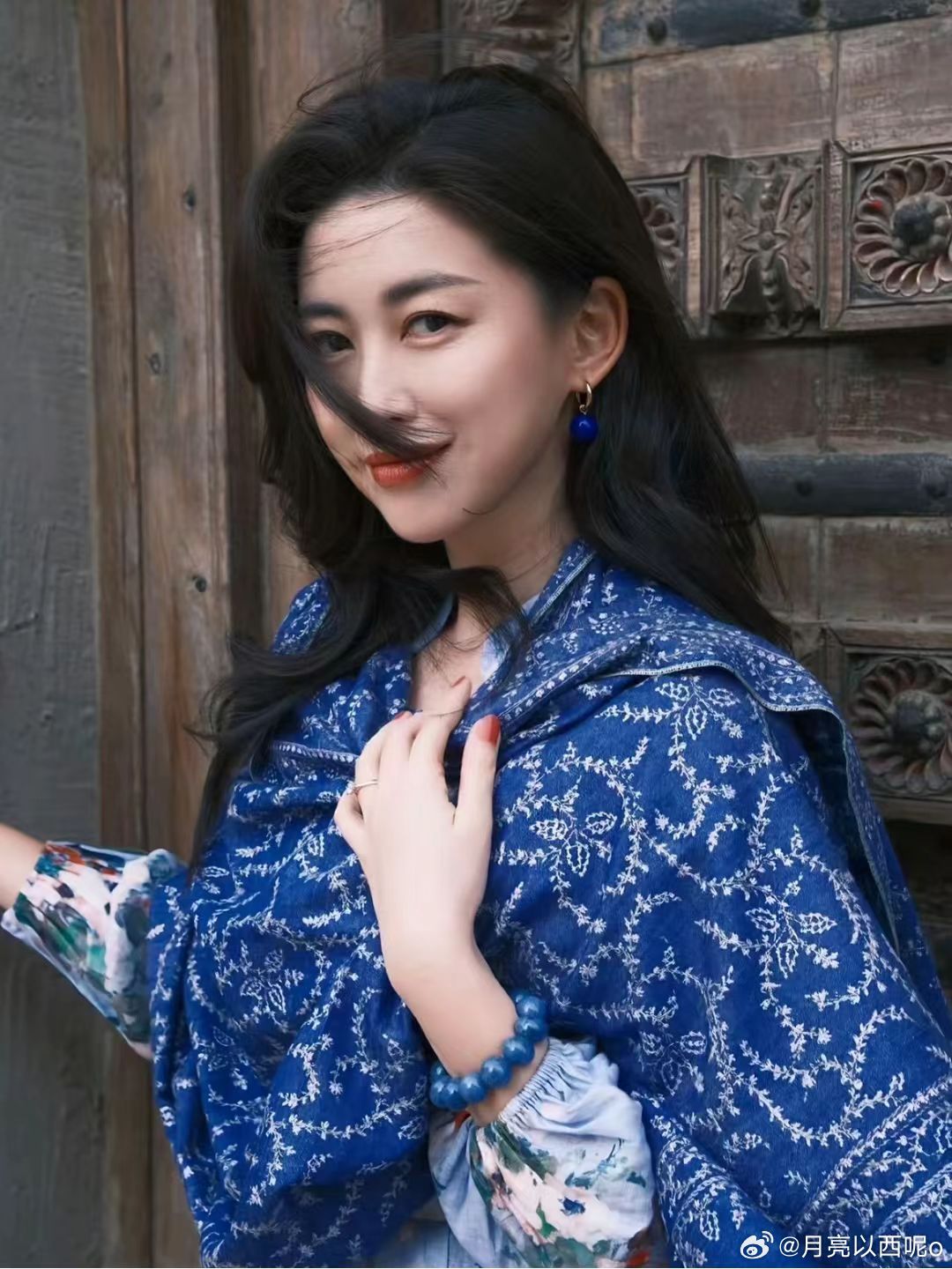 朱珠好绝的妈咪气质 我居然才知道朱珠已经结婚生孩子，真的完全看不出生过孩子，身体