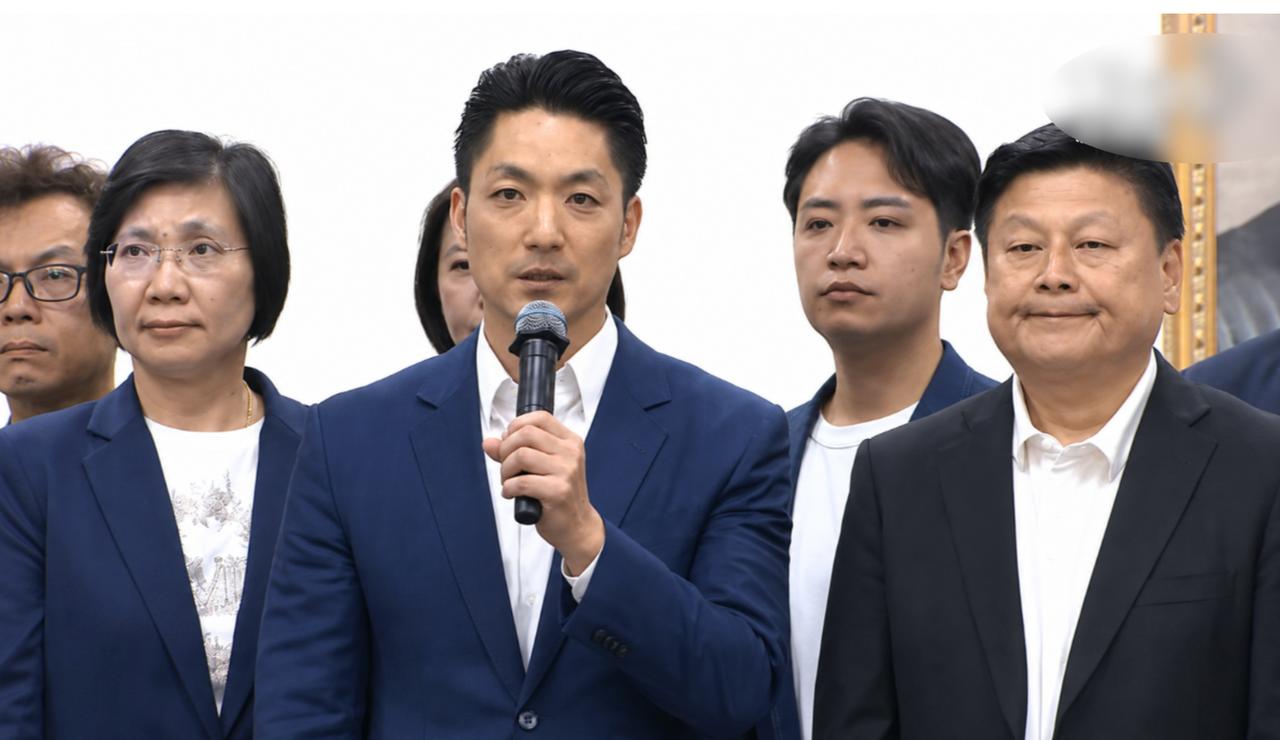 蒋万安拜会蓝白党团，呛“民进党逼我吃毒油、逼我上街头”

致癌毒油风波延烧至今，