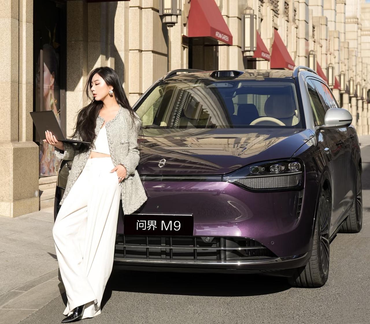 问界M9 7月销量10098辆，
问界M9 8月销量10067辆，
问界M9 9