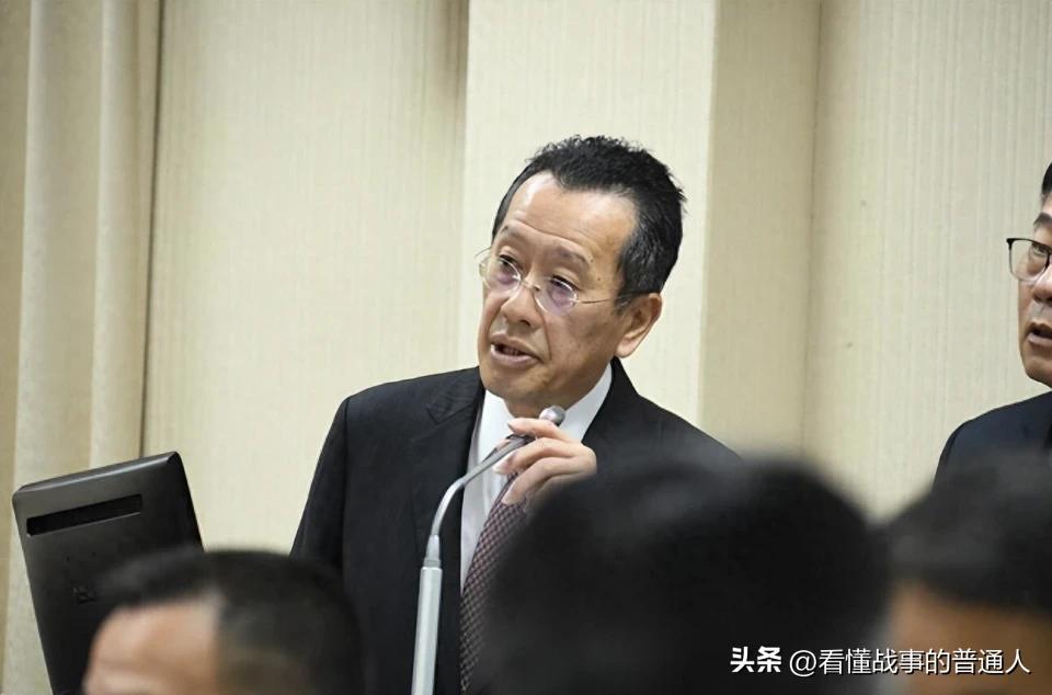 台湾一名国民党专员在党内集会上抛出三条