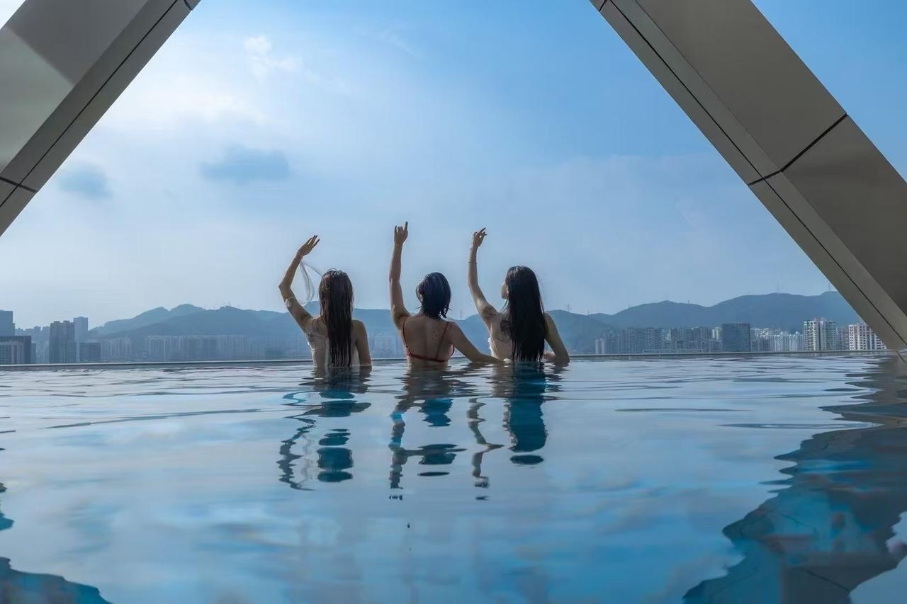 包工头也顶不住了，资金链断裂
他福田CBD豪宅狂降1000W抛
约360㎡无敌景