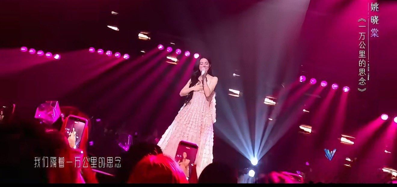 姚晓棠歌声是什么催泪弹吗姚晓棠《一万公里的思念》一开口就泪目了，咱就是说晓棠的歌