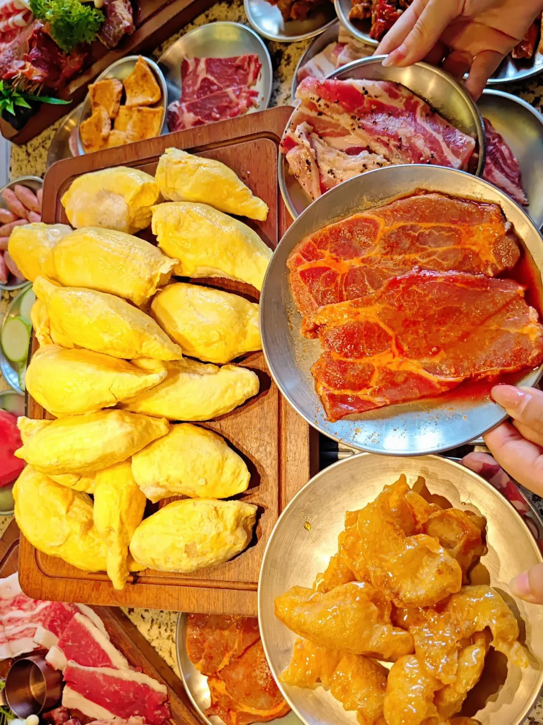🍖三亚这家韩式烤肉自助太卷了！129r实现牛肉自由，还能穿韩服拍大片！👘