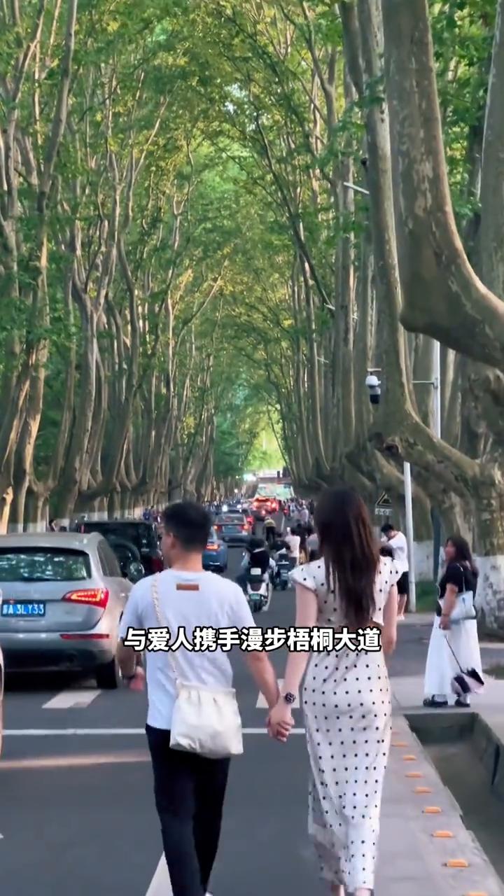 一定要陪媳妇去的地方。
这辈子一定要陪自己媳妇去的14个地方，去过一半此生无憾。